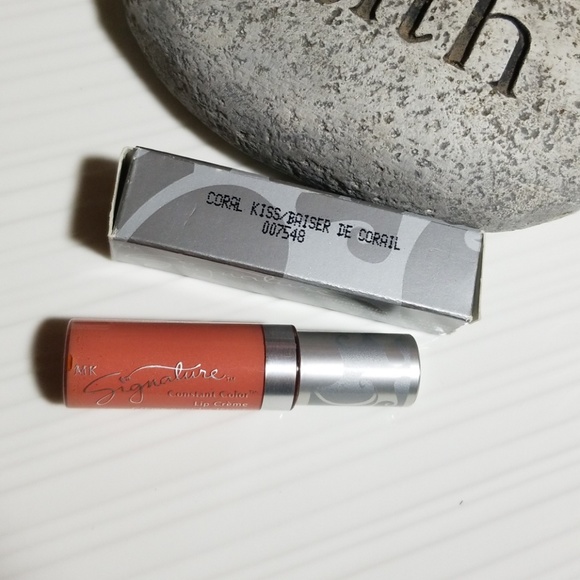 Mary kay signature lip creme - Picture 3 of 3